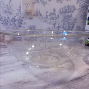2 vintage Pyrex colonial mist nesting bowls